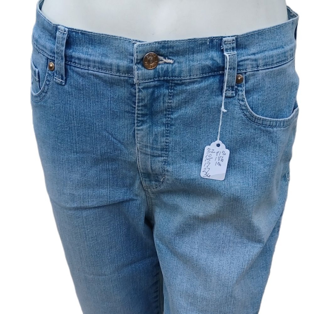 121510..Gloria Vanderbilt Crop Jeans Size 6, W28" 16"Inseam 10"Rise